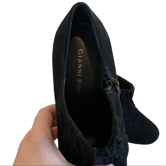 Gianni Bini Tula Hidden Platform Booties Heel Shoe Black Suede Sz 8.5 Ruffle - Picture 8 of 12